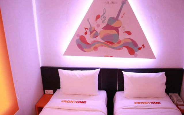 Front One Inn Semarang