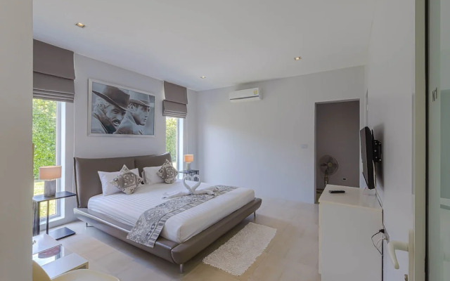 Luxury Modern 4 BR Pool Villa - PH111