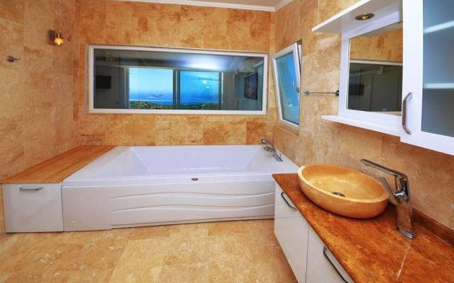 Villa Montana by Akdenizvillam