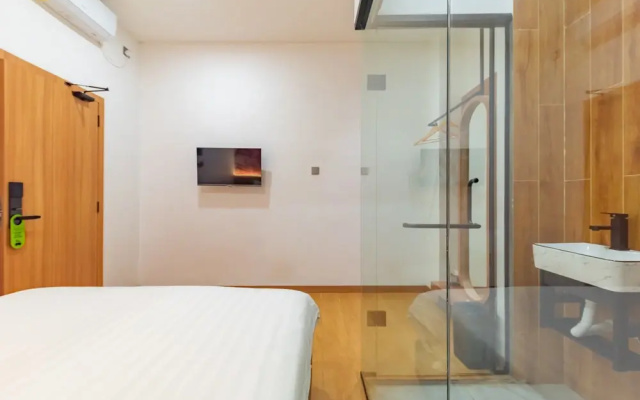Urbanview Hotel R House Batuaji