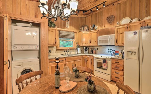 Fletcher Cabin: Wraparound Deck & Pond Access