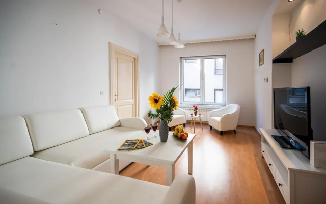 Bright and Modern 1bdr Apartment in the Center