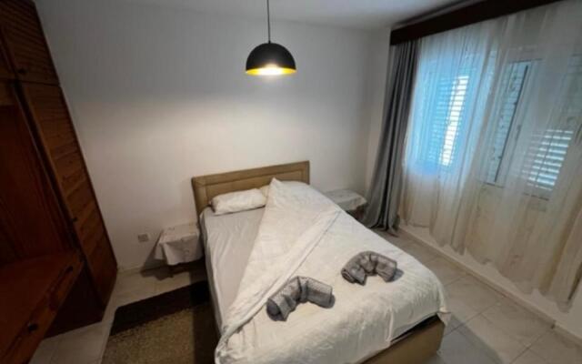 Girne Center 3 rooms 150 m to Beach