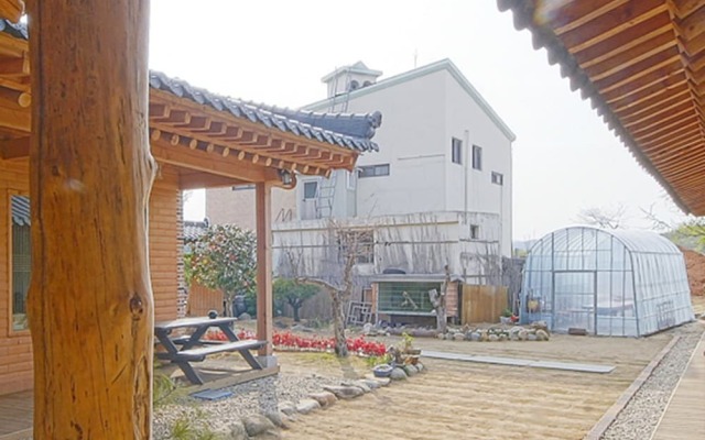 Reed House Hanok Pension