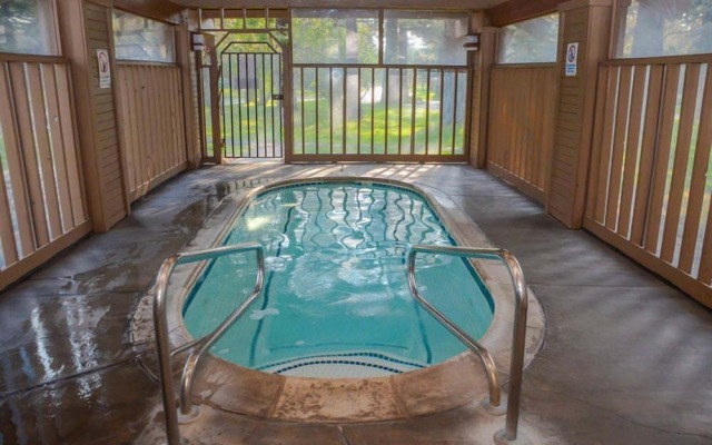 Snowcreek #059 - Near Shuttle & Activities