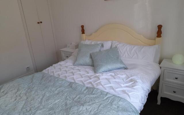 Cosy Apartment Close to Tunnels Beaches