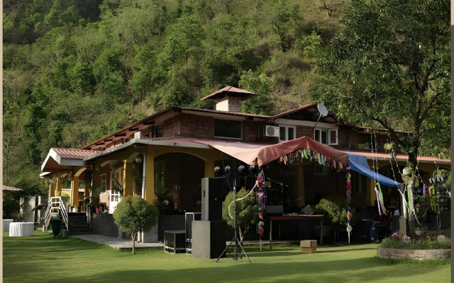 StayVista at Countryville