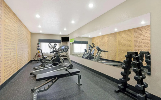 La Quinta Inn & Suites By Wyndham Ada
