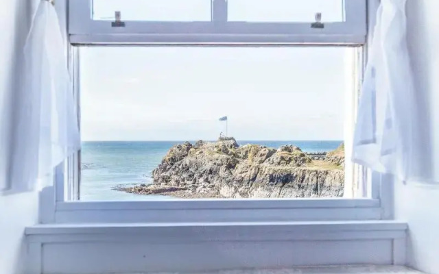 The Waterfront Hotel & Bistro