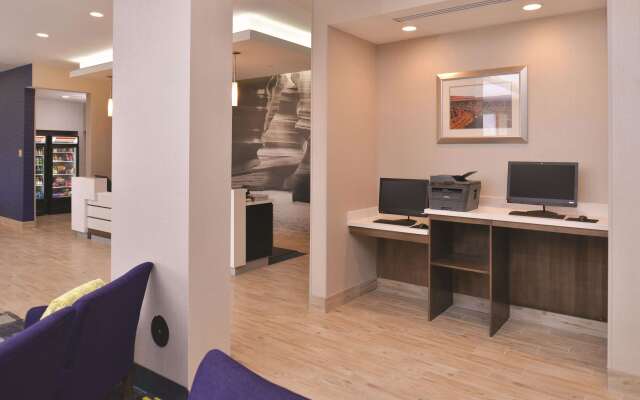 La Quinta Inn & Suites by Wyndham Page at Lake Powell - Image 3