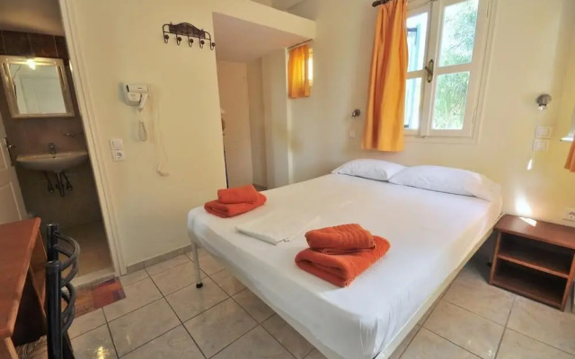 Santorini Camping/Rooms