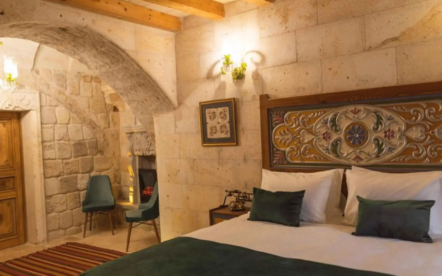 Solo Cave Suites