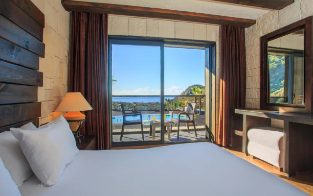 Manaspark Deluxe Hotel