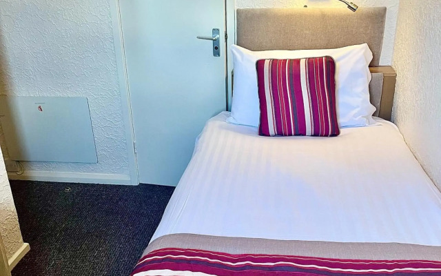 Clifton Court Metro Hotel