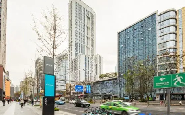 Chengdu Youyue·HOUSE Service Apartment (Chunxi Road Tianfu Square Branch)