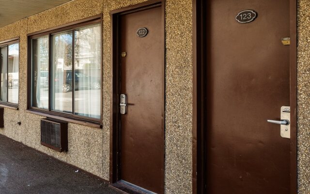 Capri Lynbrook Motor Inn