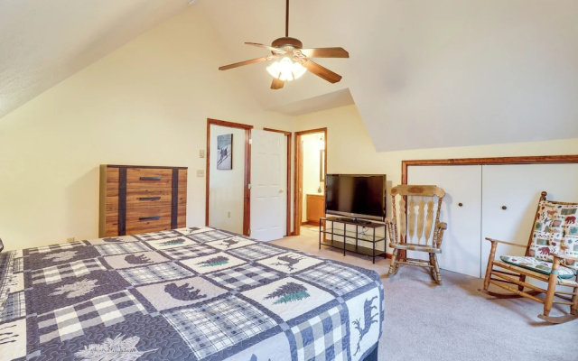 Serene Poconos Cabin w/ Hot Tub & Beach Access!