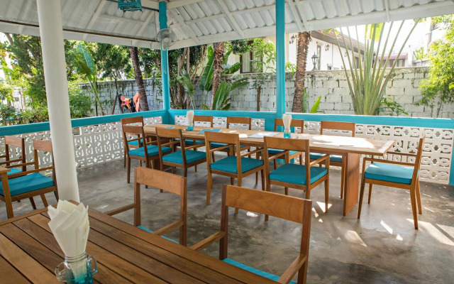 Blu' Beach Bungalows