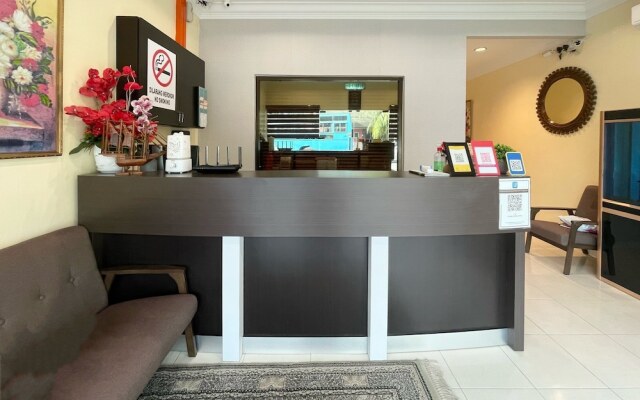 OYO 90369 Safari Hotel Lumut