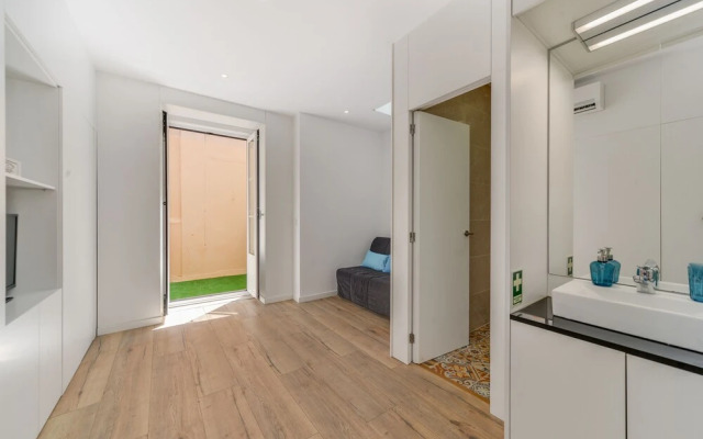 Alcantara 65 Riverside