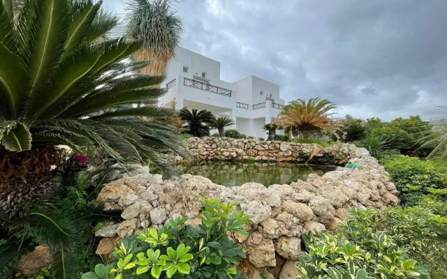 Lambis Studios & Apartments