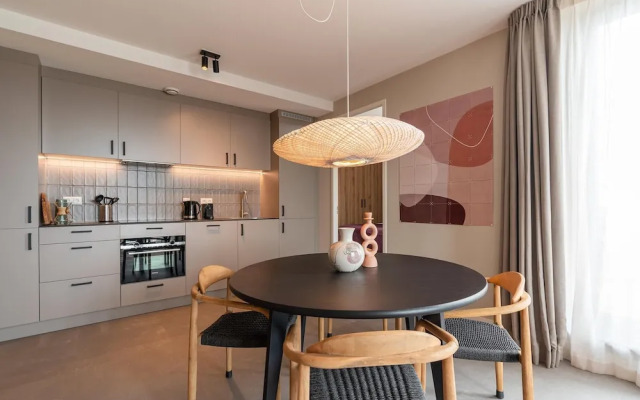 Spacious Apartment in Den Haag With View