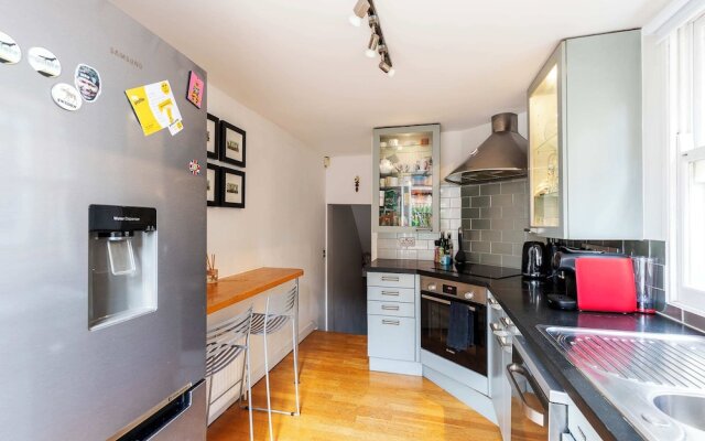 Charming Two Bed Maisonette in Notting Hill