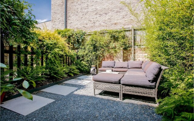 Stylish 2 Bedroom House in East London