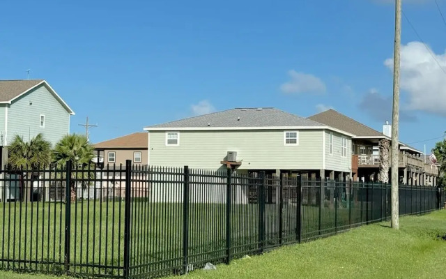 Sea Note 3 Bedroom Home by RedAwning