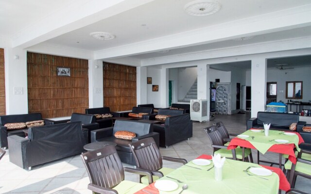 OYO 10704 Hotel Lake Haveli