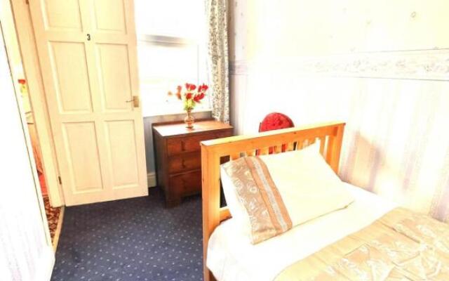 Lovely 3-bed House in Coventry Airbnb Property