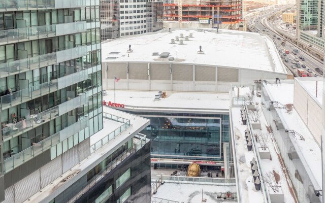 GLOBALSTAY. Maple Leaf Square