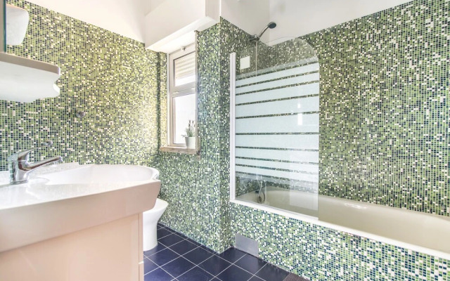 Wonderful Studio in Cascais With Sea View