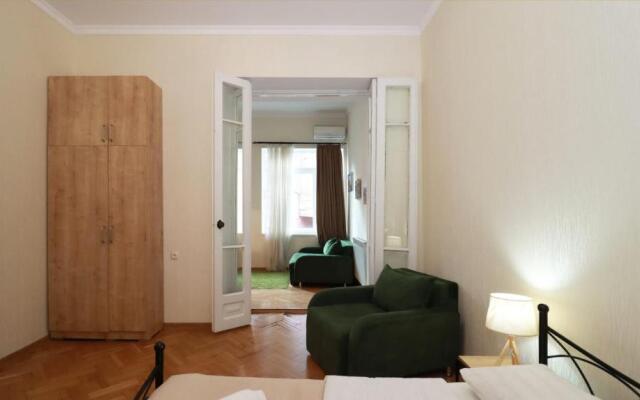 Bright and cozy 1BR apt in the heart of Tbilisi