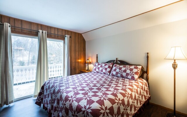 Smoky Mountains 5br 5ba Poolside Chalet