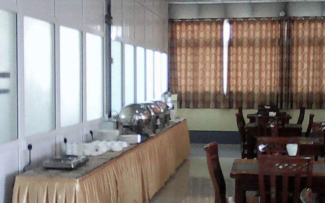 Man Shwe Li Hotel