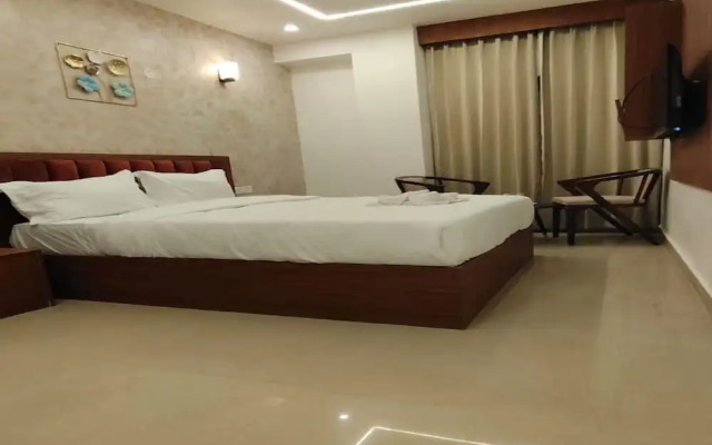 Royal Luxe Business Class Hotel