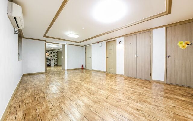 Buan Gyeokpo Chaeseok Resotel Oakville