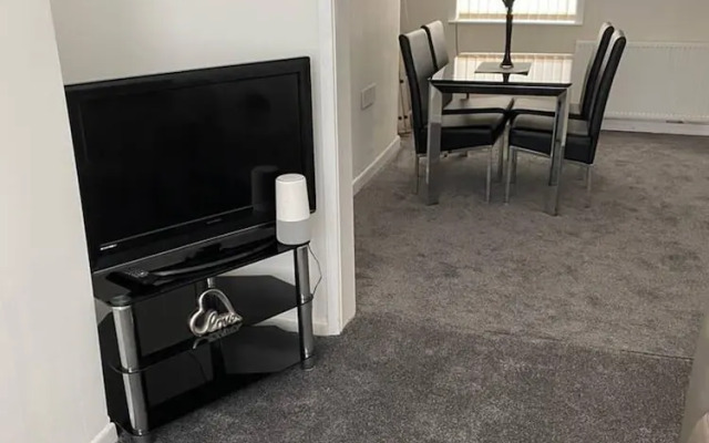 2 Bed House Near Anfield Stadium