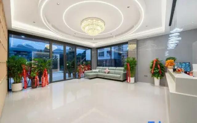 Nanbowan Hotel (Nandan Bus Terminal Jinfurong Plaza)