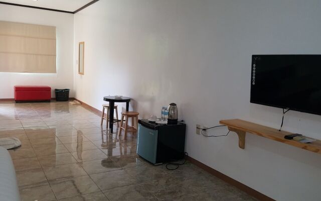 Phil Oasis Hotel & Resort