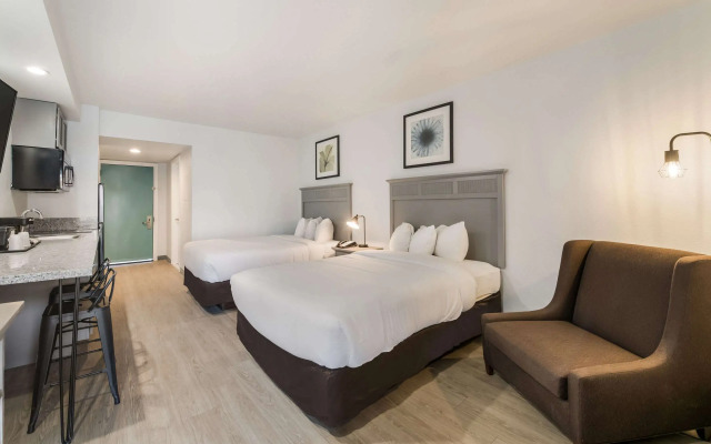 Suburban Studios Williamsburg Central