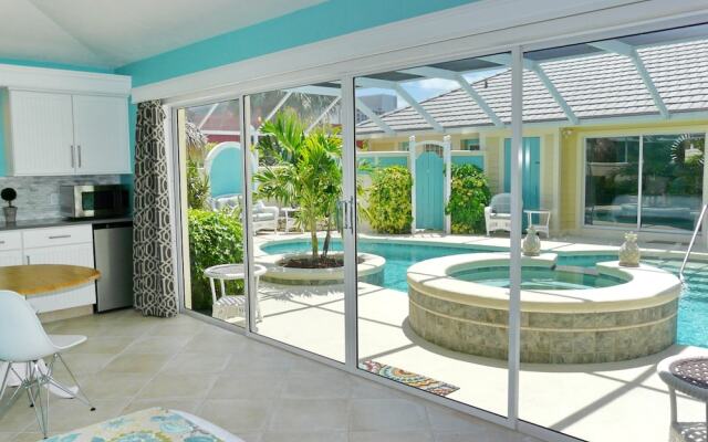 Private Home and Guesthouse With Courtyard, Pool and spa