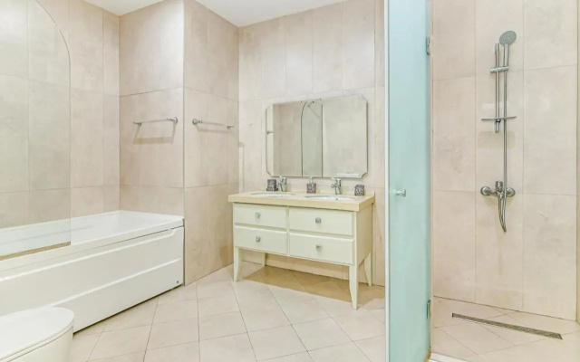 Apartment near Four Seasons