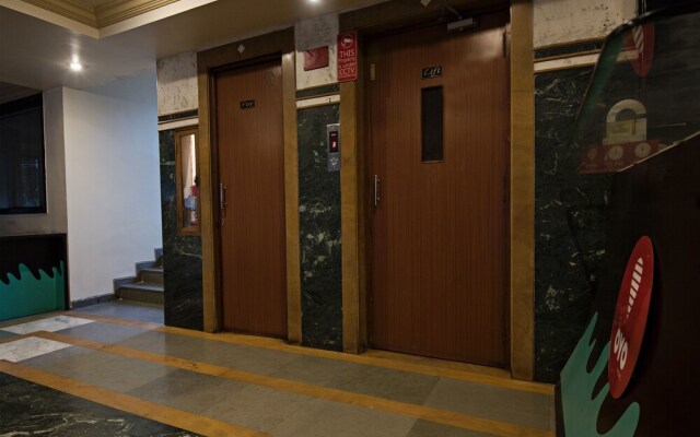 OYO 9739 Hotel Ratnalok