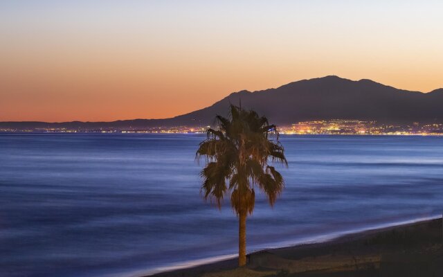 Villa first line beach, 6 bedrooms, private pool, Costabella, Marbella