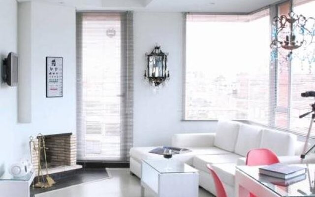 104 Art Suites