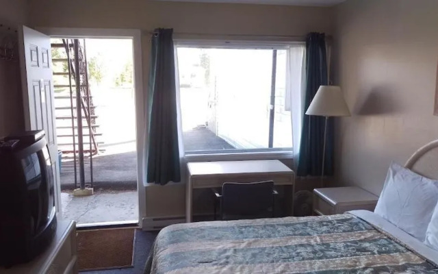 Bay Lake Inn (Frontiersman Motel)