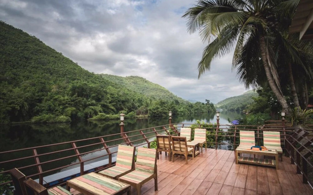 Naphatphorn Resort