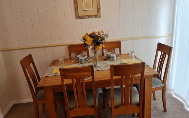 Immaculate 3-bed House With Free Parking in Bolton